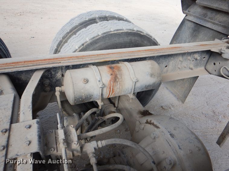 image for item DJ0792 1996 Ford F800  dump truck