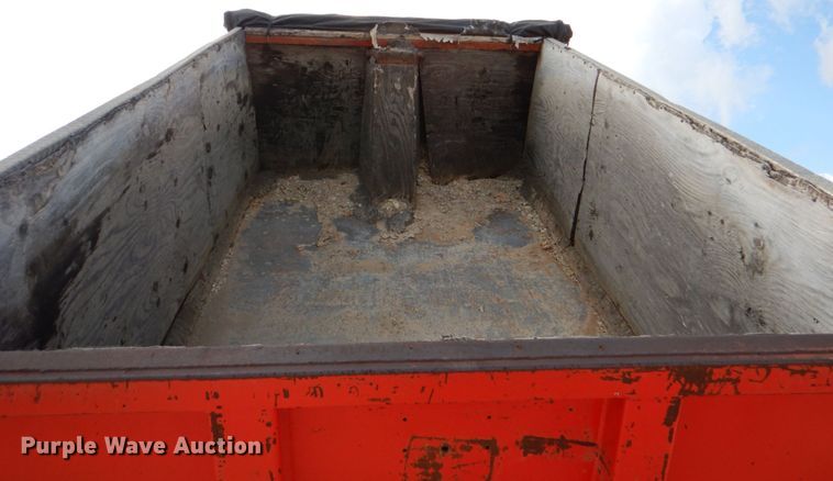 image for item DJ0792 1996 Ford F800  dump truck