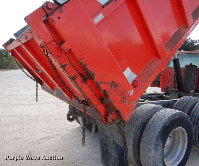 image for item DJ0792 1996 Ford F800  dump truck