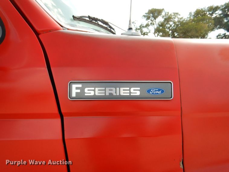 image for item DJ0792 1996 Ford F800  dump truck