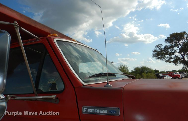 image for item DJ0792 1996 Ford F800  dump truck