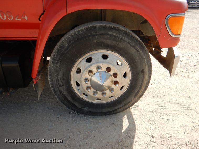 image for item DJ0792 1996 Ford F800  dump truck