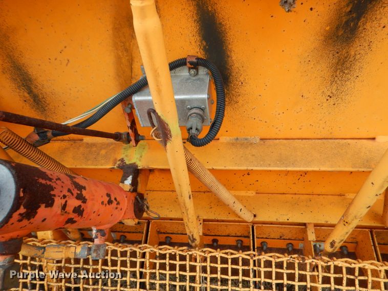 image for item DJ0795 1996 Rosco SPRHH  chip spreader