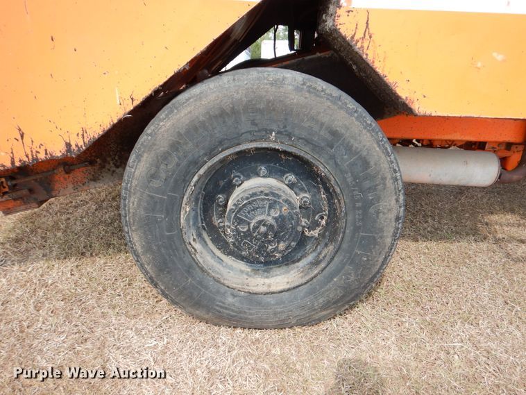 image for item DJ0795 1996 Rosco SPRHH  chip spreader