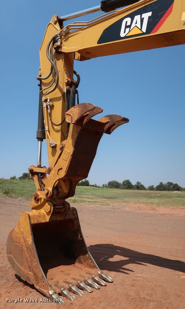image for item DJ1946 2019 Caterpillar 325F L CR  excavator