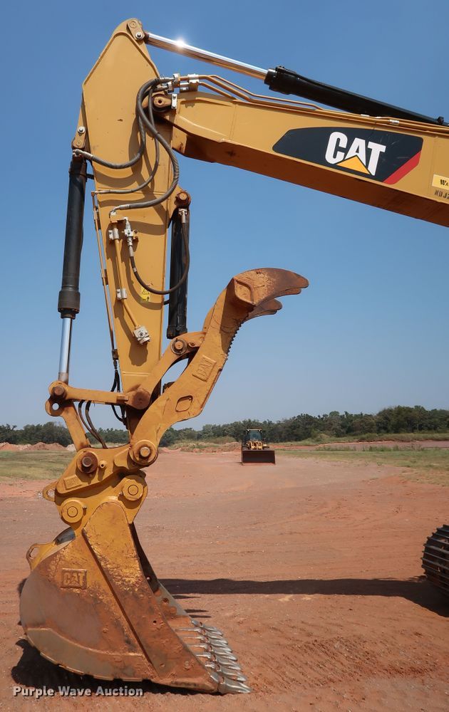 image for item DJ1946 2019 Caterpillar 325F L CR  excavator