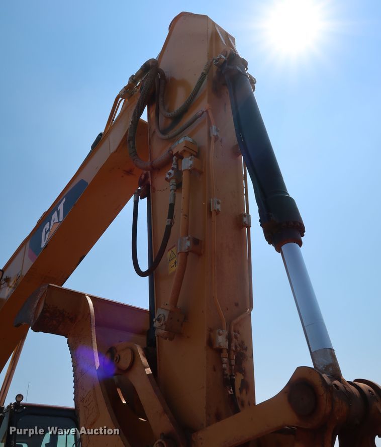 image for item DJ1946 2019 Caterpillar 325F L CR  excavator