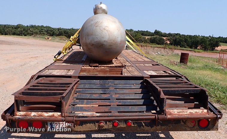 image for item DJ1948 2006 Elite Gooseneck Dovetail-30  equipment trailer