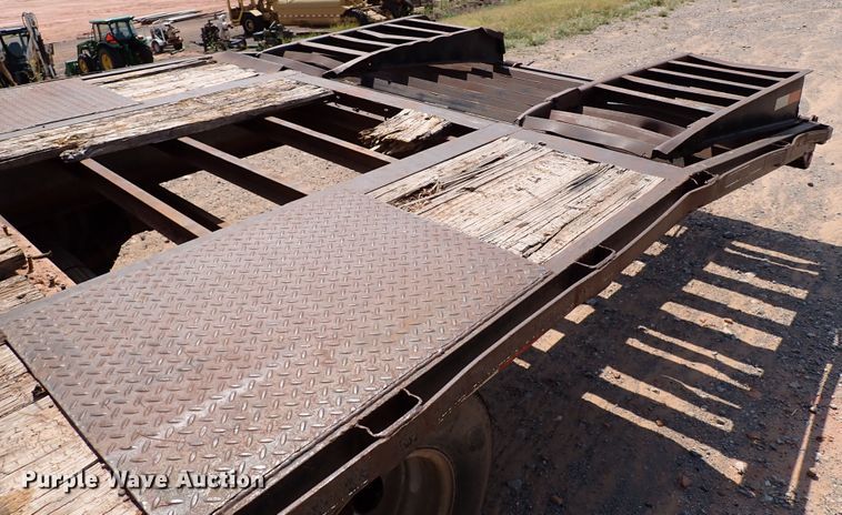 image for item DJ1948 2006 Elite Gooseneck Dovetail-30  equipment trailer