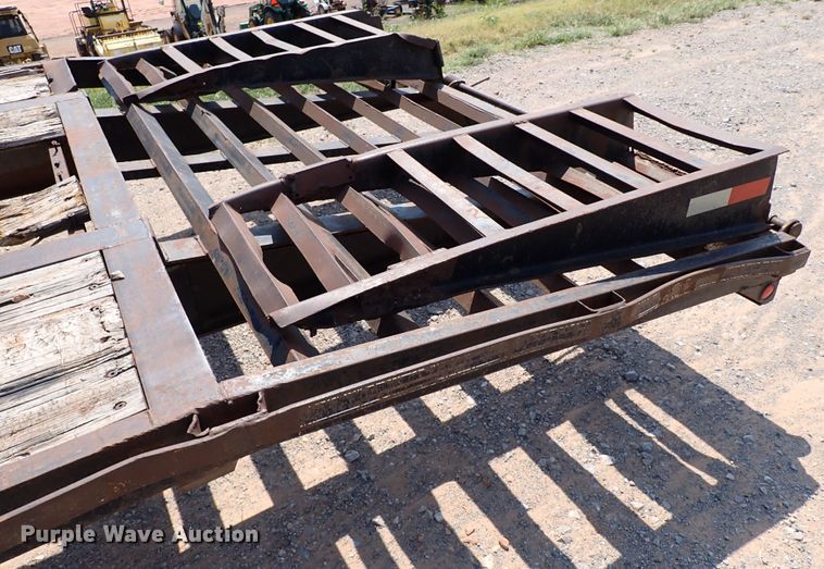 image for item DJ1948 2006 Elite Gooseneck Dovetail-30  equipment trailer