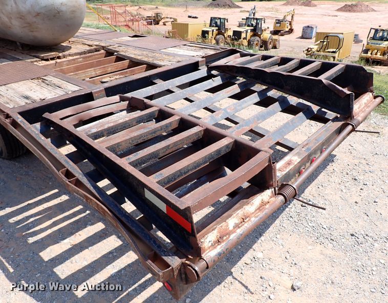 image for item DJ1948 2006 Elite Gooseneck Dovetail-30  equipment trailer