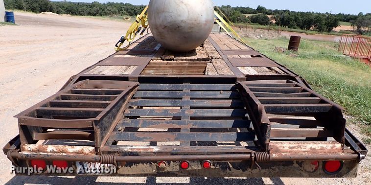 image for item DJ1948 2006 Elite Gooseneck Dovetail-30  equipment trailer