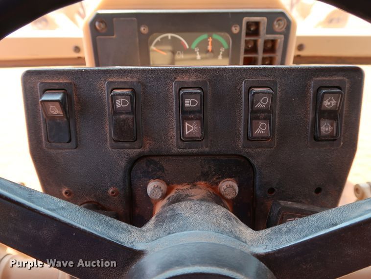 image for item DJ1951 2005 Caterpillar 140H VHP  motor grader