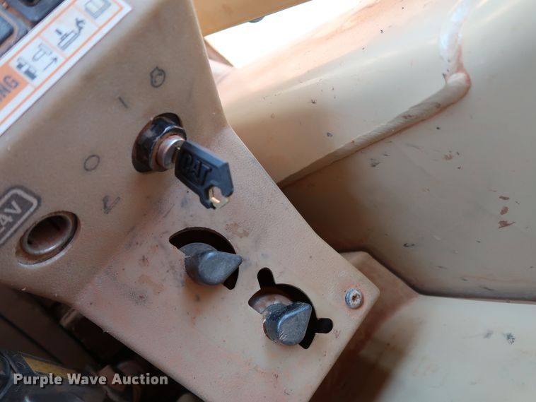 image for item DJ1951 2005 Caterpillar 140H VHP  motor grader