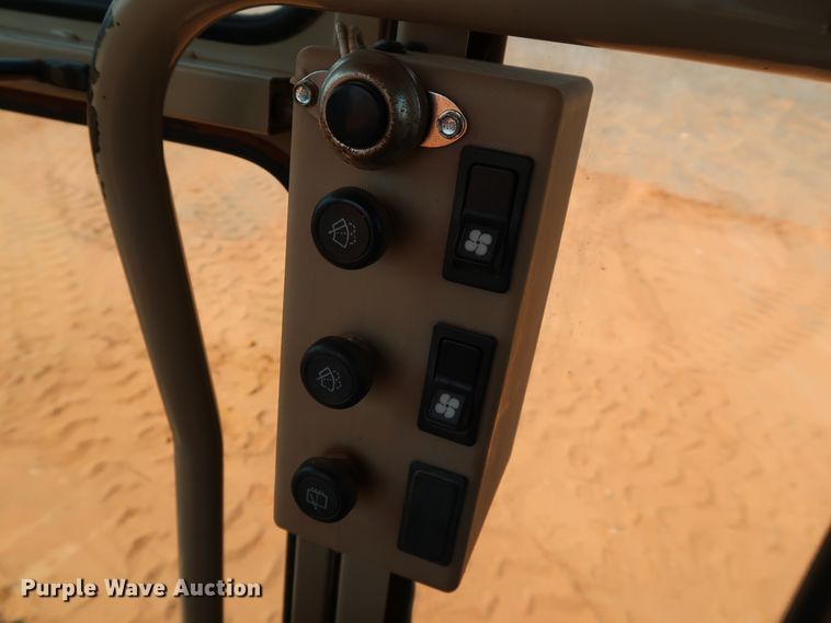 image for item DJ1951 2005 Caterpillar 140H VHP  motor grader