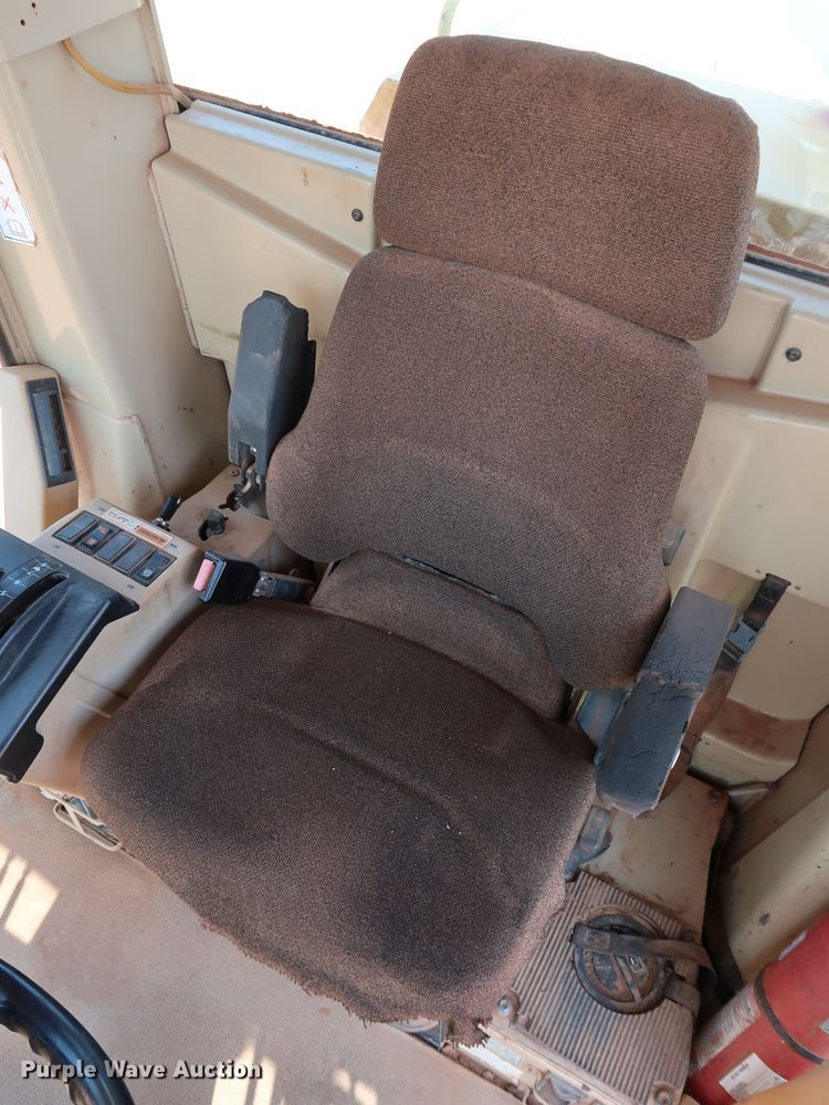 image for item DJ1951 2005 Caterpillar 140H VHP  motor grader