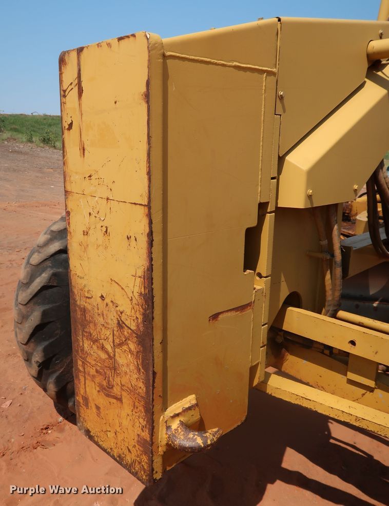 image for item DJ1951 2005 Caterpillar 140H VHP  motor grader