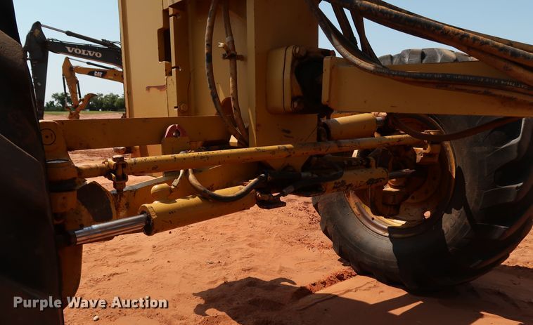 image for item DJ1951 2005 Caterpillar 140H VHP  motor grader