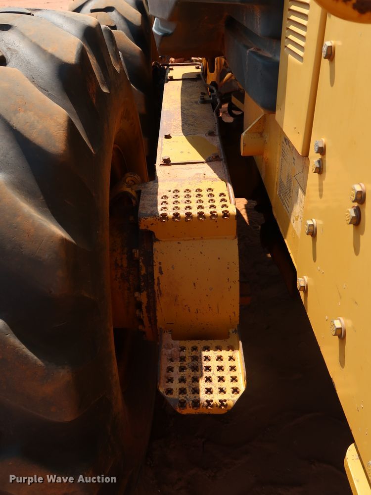 image for item DJ1951 2005 Caterpillar 140H VHP  motor grader