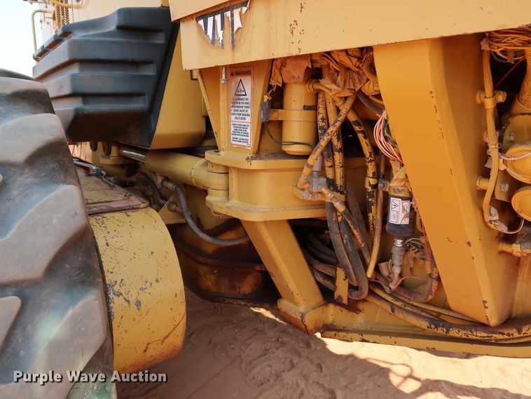 image for item DJ1951 2005 Caterpillar 140H VHP  motor grader