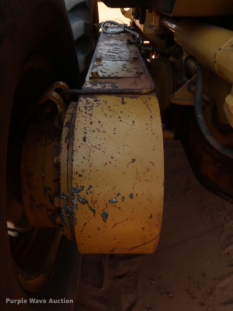 image for item DJ1951 2005 Caterpillar 140H VHP  motor grader