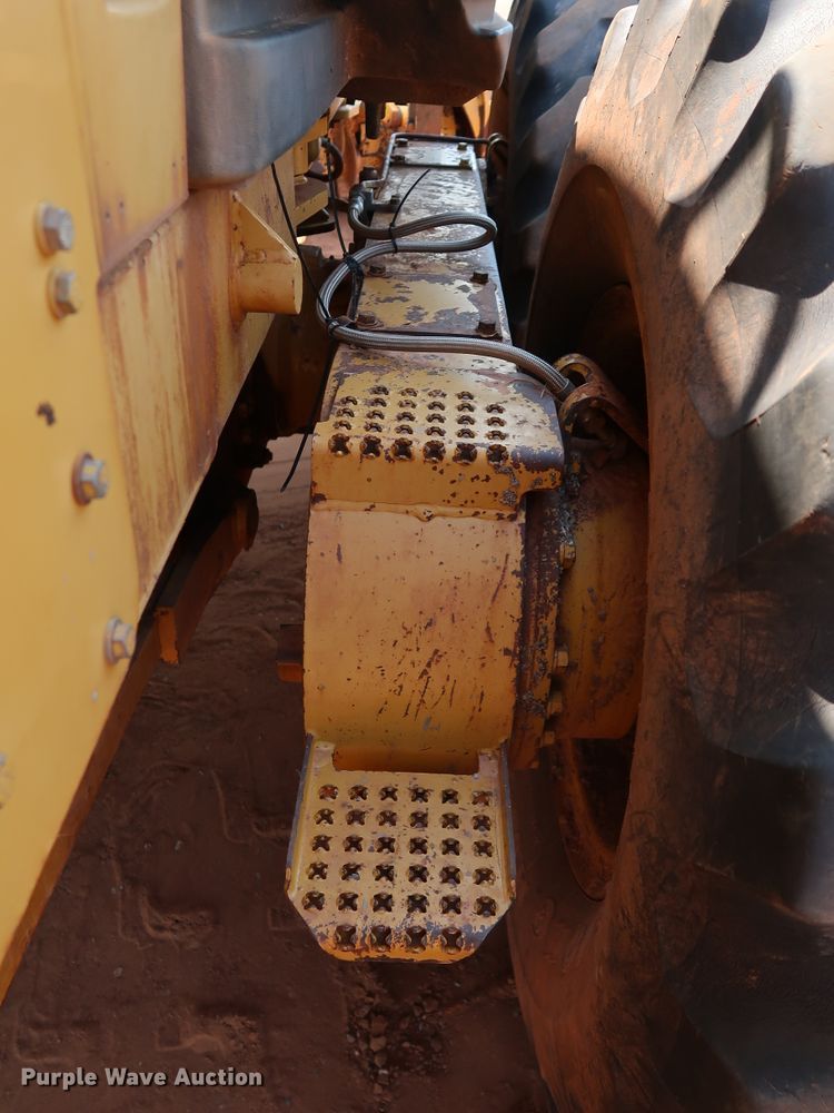 image for item DJ1951 2005 Caterpillar 140H VHP  motor grader