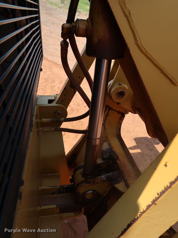 image for item DJ1951 2005 Caterpillar 140H VHP  motor grader