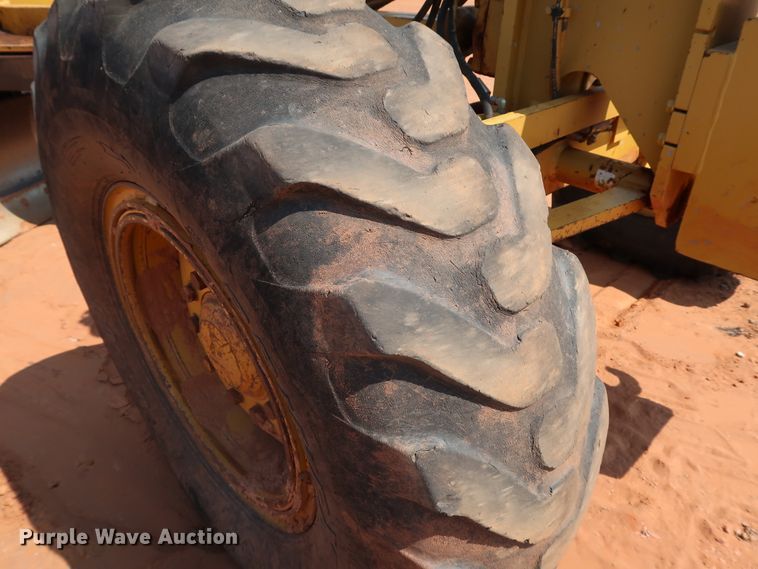 image for item DJ1951 2005 Caterpillar 140H VHP  motor grader