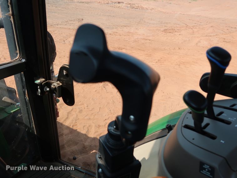 image for item DJ1958 2018 John Deere 5100E  MFWD tractor