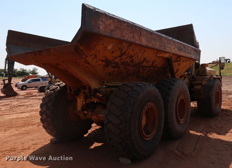 image for item DJ1965 1993 Caterpillar D250D  haul truck