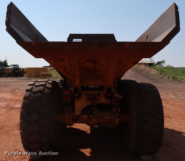 image for item DJ1965 1993 Caterpillar D250D  haul truck