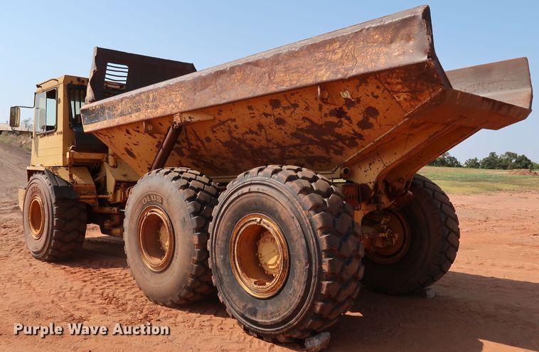 image for item DJ1965 1993 Caterpillar D250D  haul truck