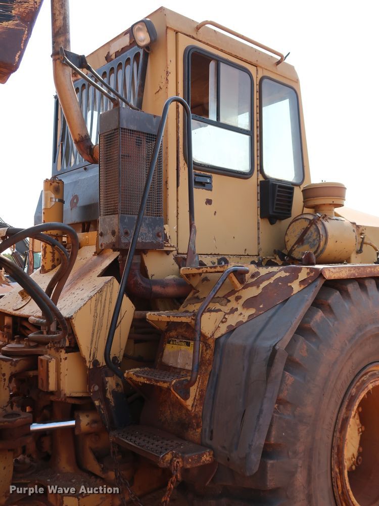 image for item DJ1965 1993 Caterpillar D250D  haul truck