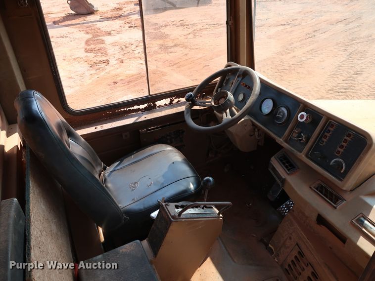 image for item DJ1965 1993 Caterpillar D250D  haul truck