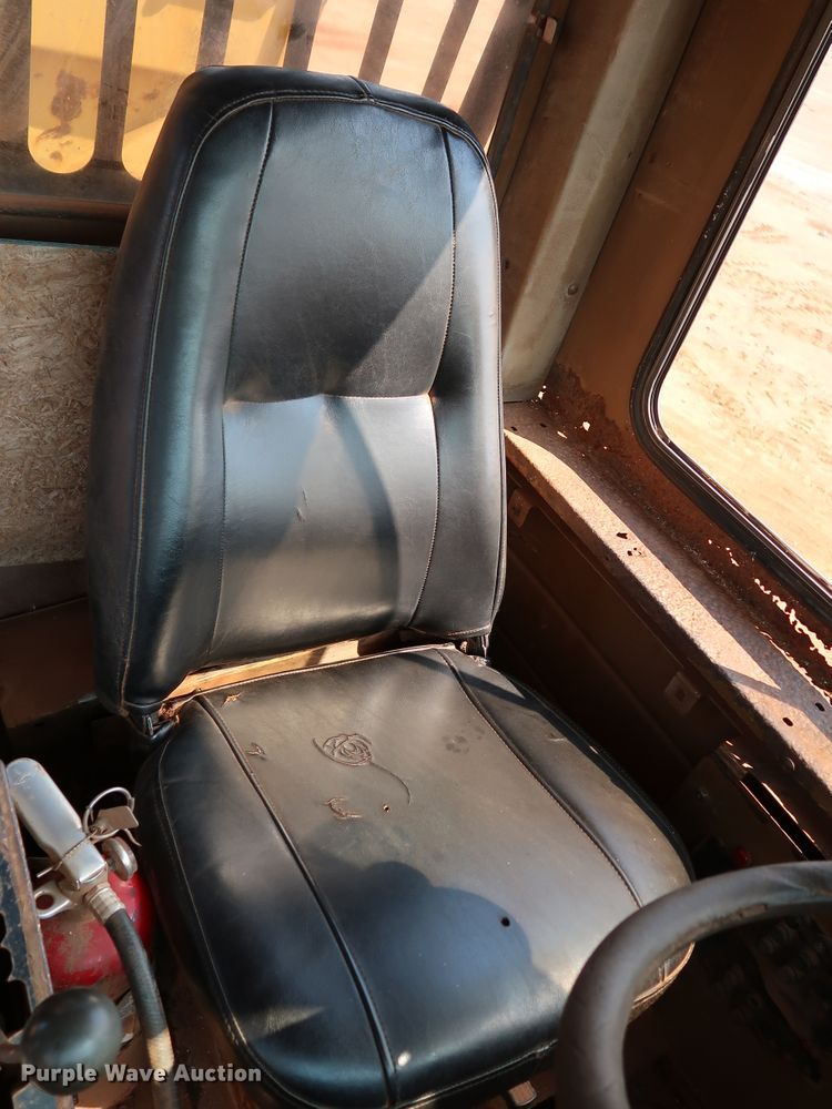 image for item DJ1965 1993 Caterpillar D250D  haul truck