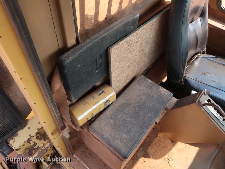 image for item DJ1965 1993 Caterpillar D250D  haul truck