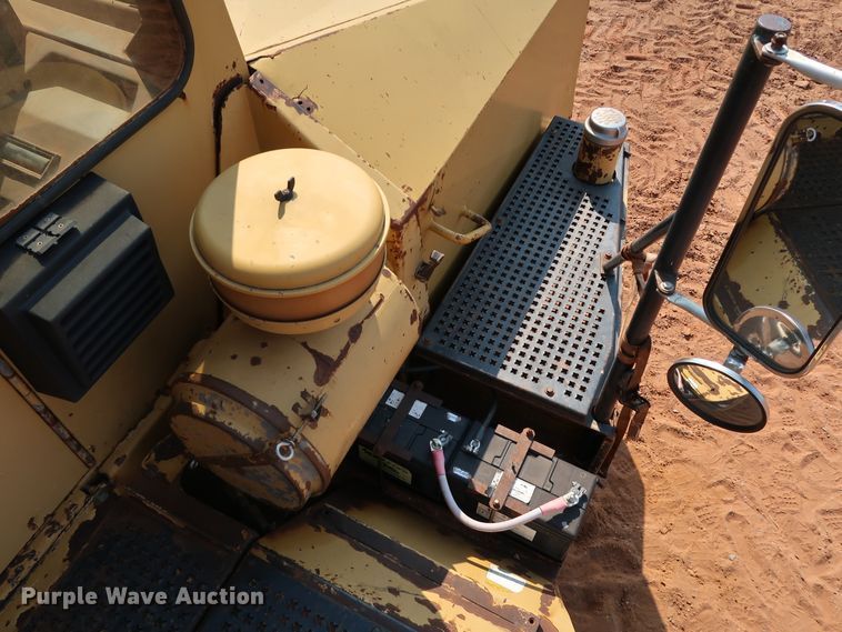 image for item DJ1965 1993 Caterpillar D250D  haul truck