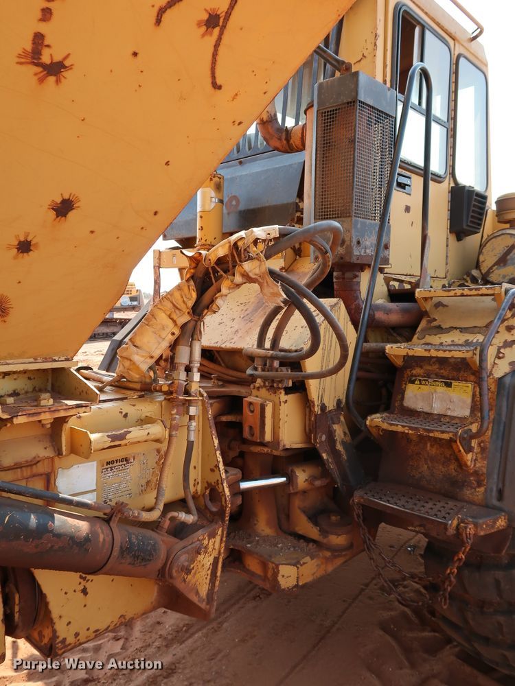 image for item DJ1965 1993 Caterpillar D250D  haul truck