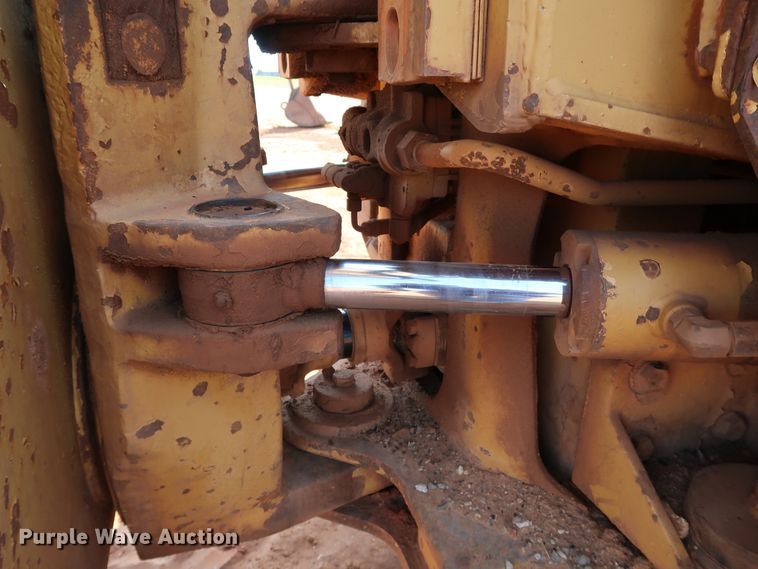 image for item DJ1965 1993 Caterpillar D250D  haul truck