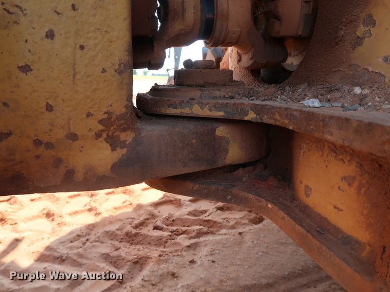 image for item DJ1965 1993 Caterpillar D250D  haul truck