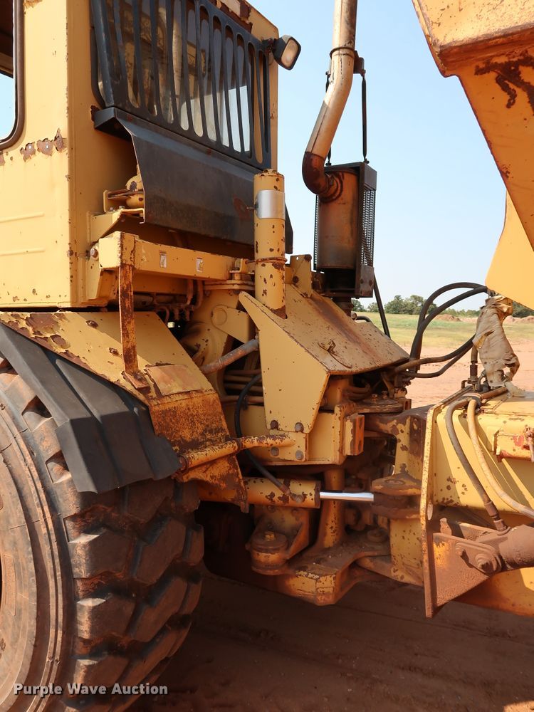 image for item DJ1965 1993 Caterpillar D250D  haul truck