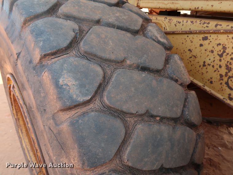 image for item DJ1965 1993 Caterpillar D250D  haul truck