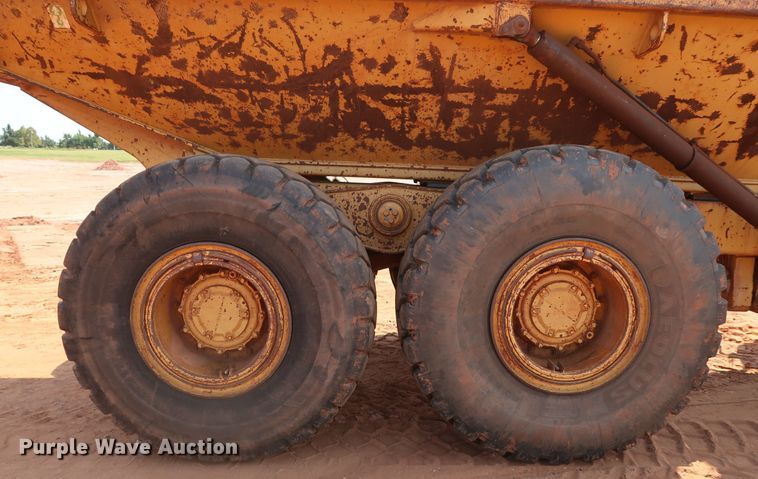 image for item DJ1965 1993 Caterpillar D250D  haul truck