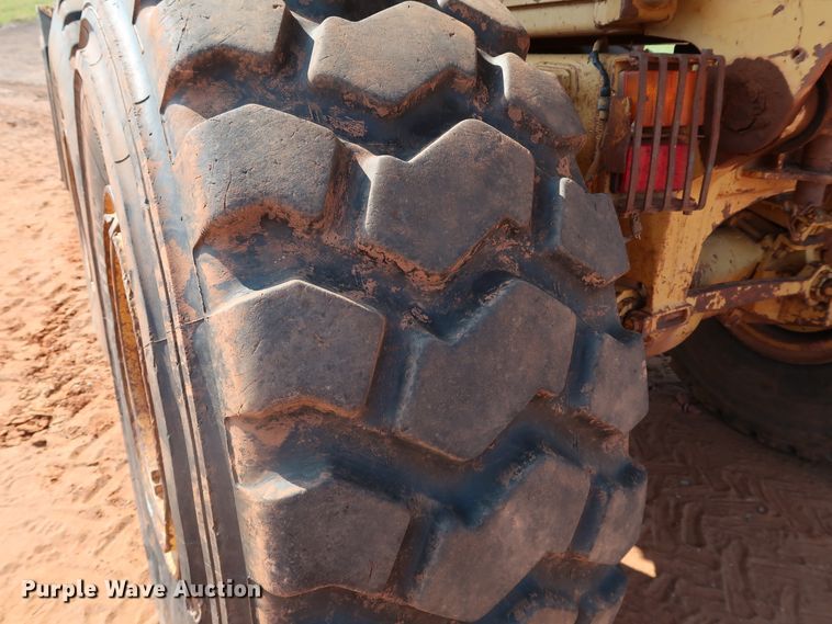 image for item DJ1965 1993 Caterpillar D250D  haul truck