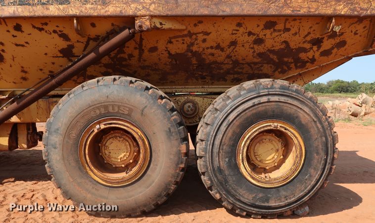 image for item DJ1965 1993 Caterpillar D250D  haul truck