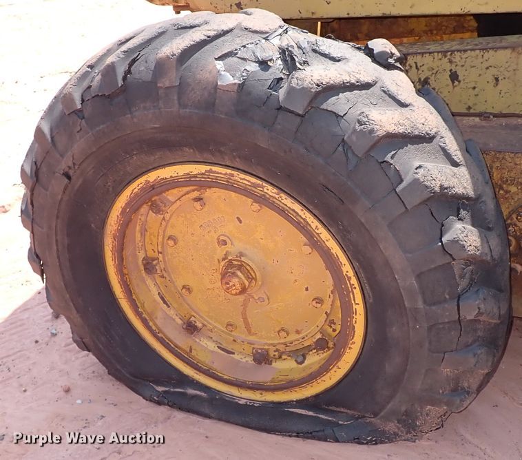 image for item DJ1970 Caterpillar  motor grader