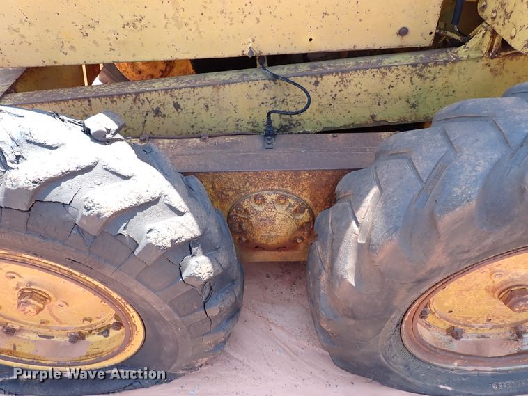 image for item DJ1970 Caterpillar  motor grader