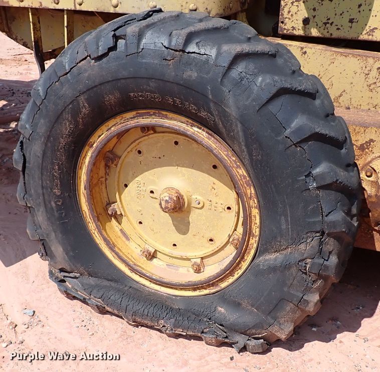 image for item DJ1970 Caterpillar  motor grader