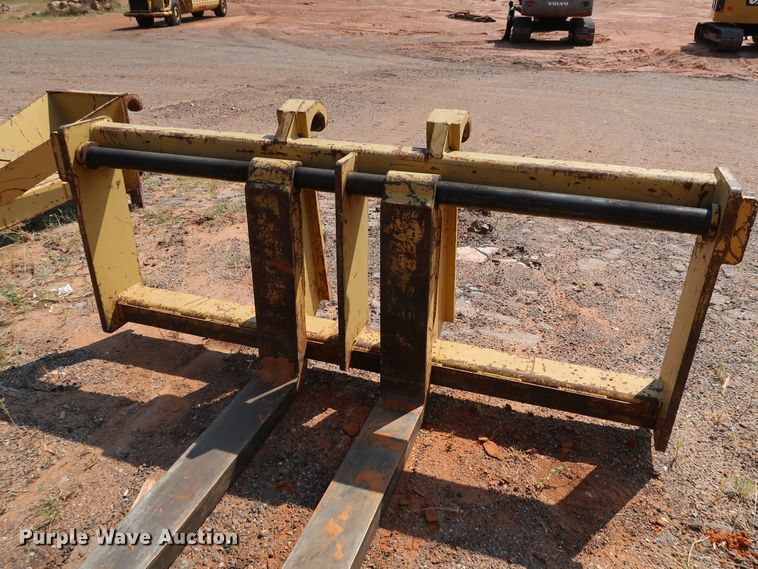 image for item DJ1974 Caterpillar 136-0497  84"L forks