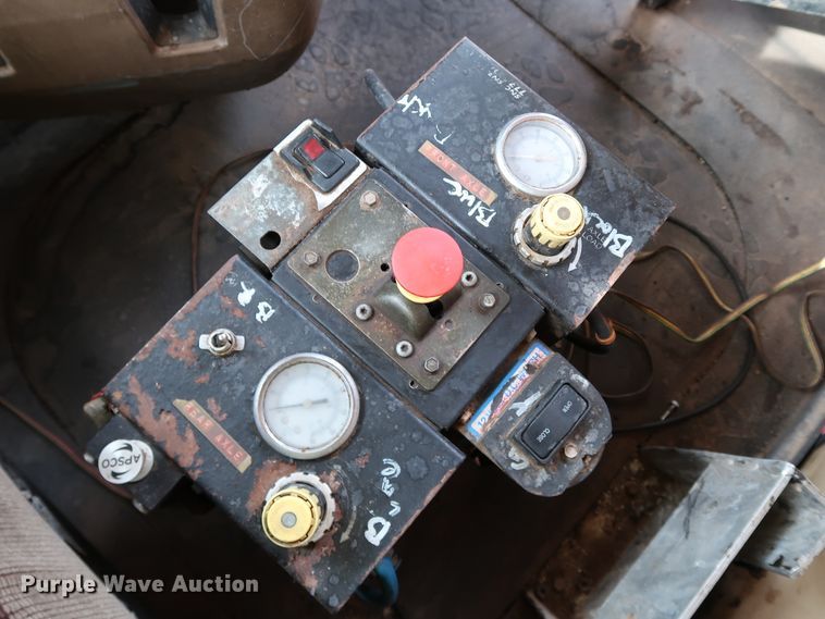 image for item DJ1977 2007 Mack Granite CTP713  dump truck